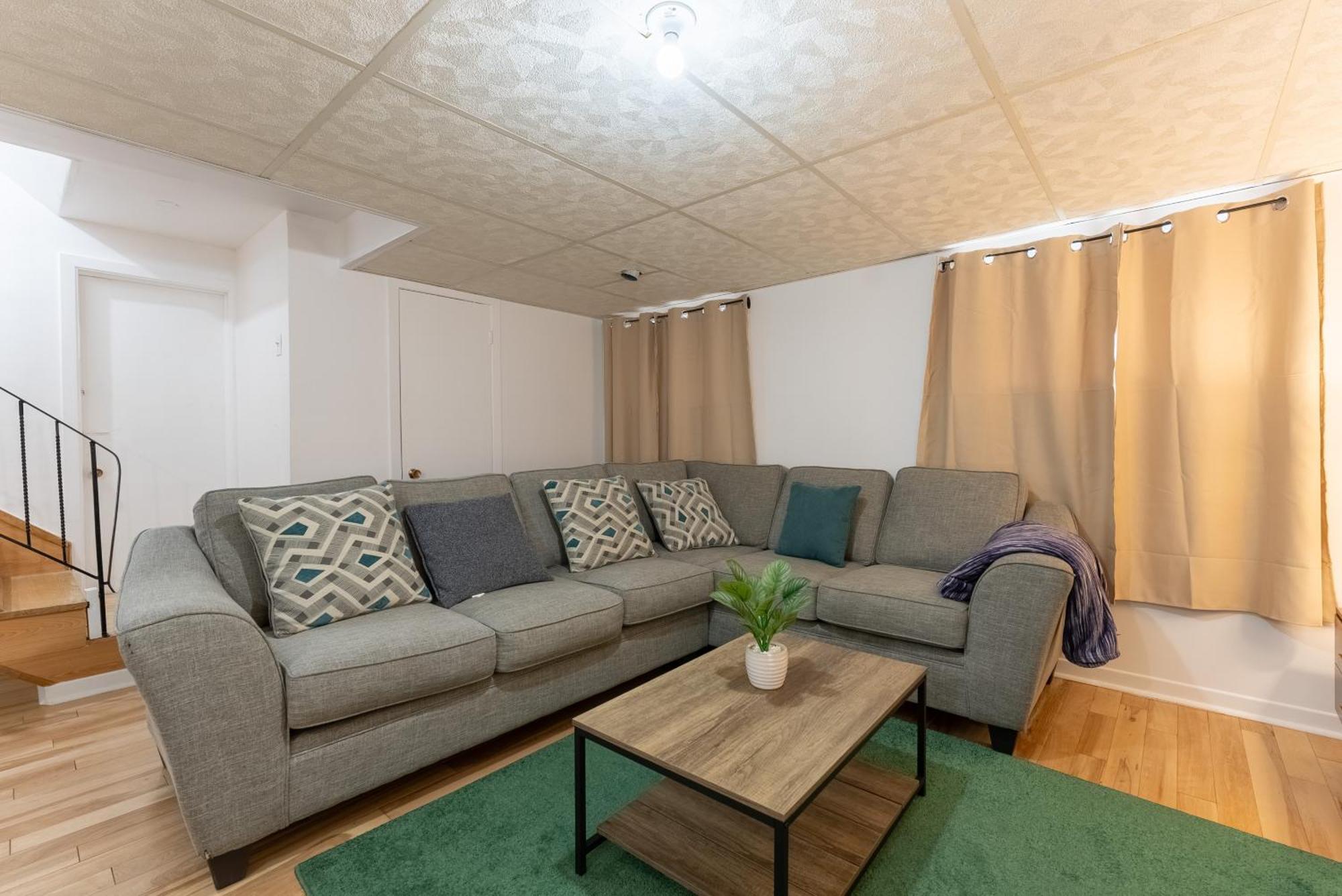 Comfortable Spacious House With Parking Brossard Exterior foto
